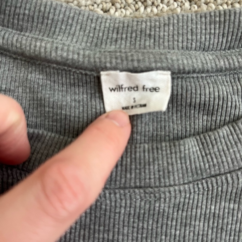 Aritzia Ribbed Baby Tee - Picture 2 of 3